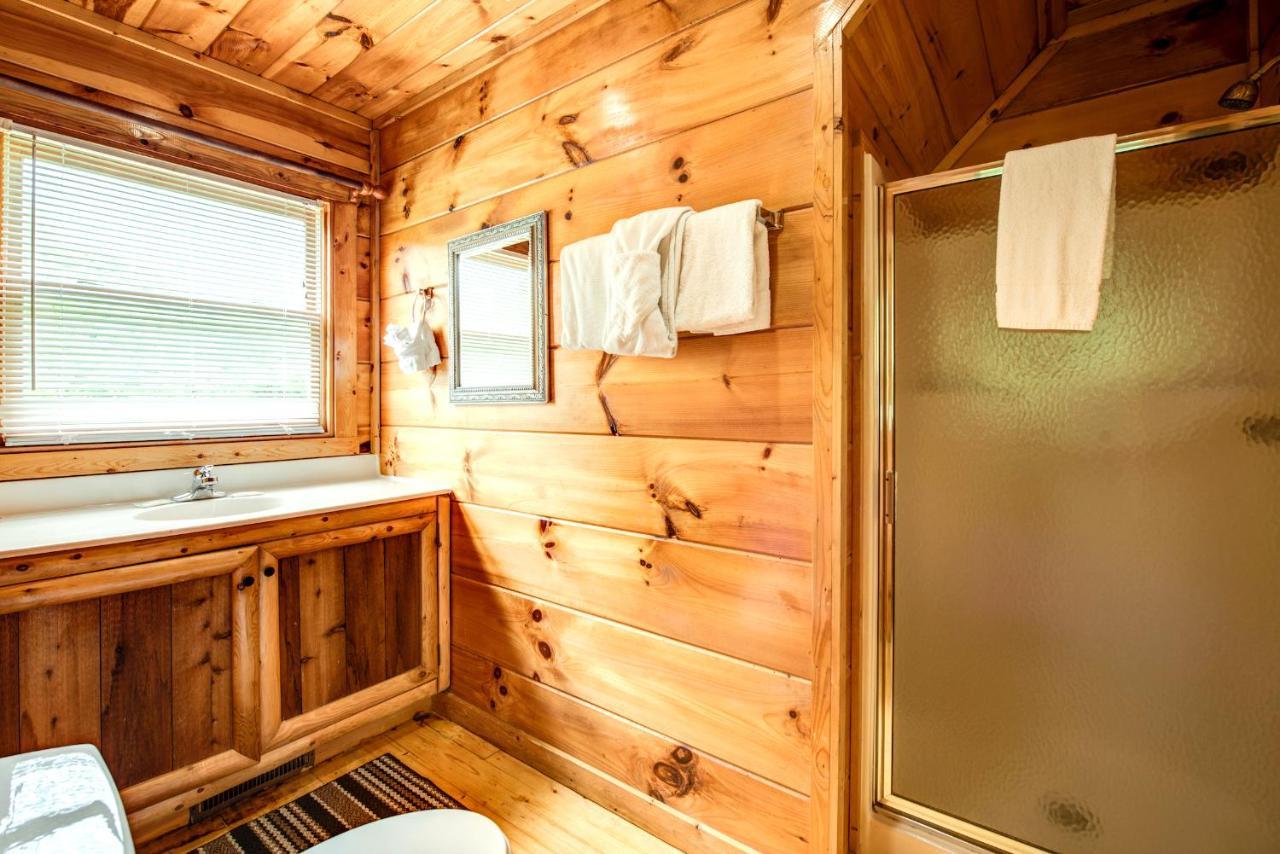 Cabin Of Dreams, 3 Bedroom Water View, Wifi, Hot Tub, Pool Table, Sleep 8 Sevierville Eksteriør billede