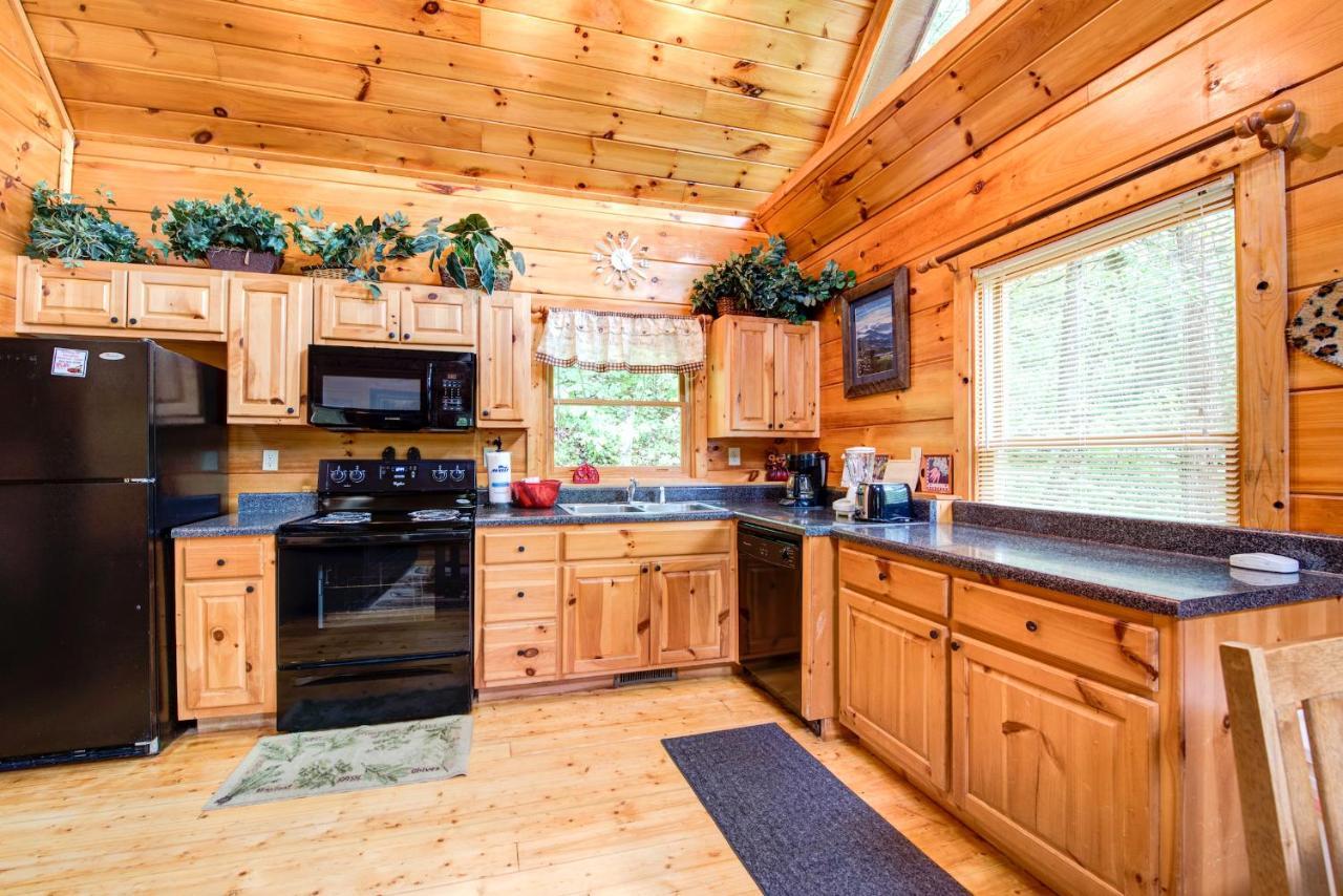 Cabin Of Dreams, 3 Bedroom Water View, Wifi, Hot Tub, Pool Table, Sleep 8 Sevierville Eksteriør billede