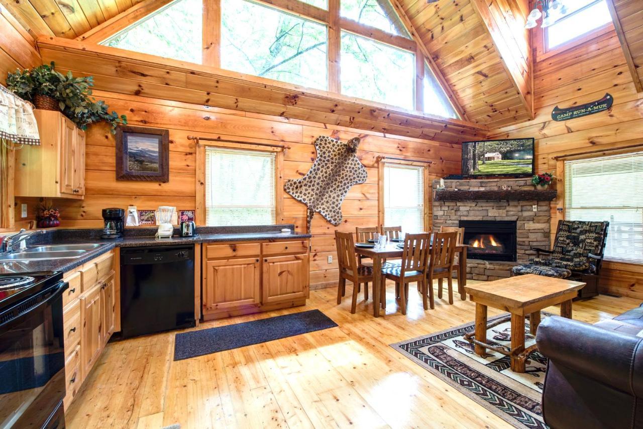 Cabin Of Dreams, 3 Bedroom Water View, Wifi, Hot Tub, Pool Table, Sleep 8 Sevierville Eksteriør billede
