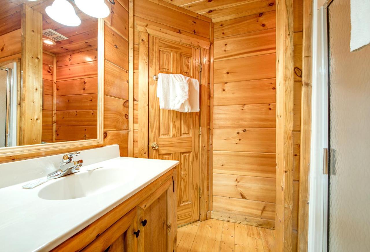 Cabin Of Dreams, 3 Bedroom Water View, Wifi, Hot Tub, Pool Table, Sleep 8 Sevierville Eksteriør billede